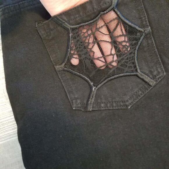 NWT Disturbia Women’s Cobweb Distressed Denim Jeans - Picture 4 of 8